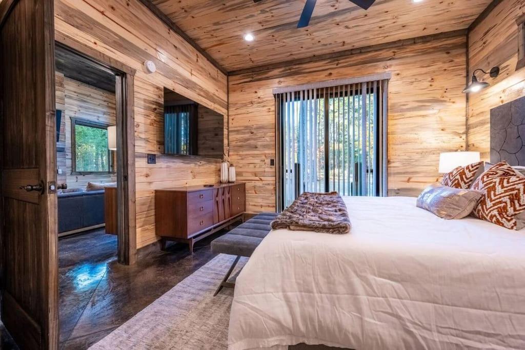 The Blaylock Cabin, 2 King, Hot Tub, Pet Friendly! ブロークン・ボウ エクステリア 写真