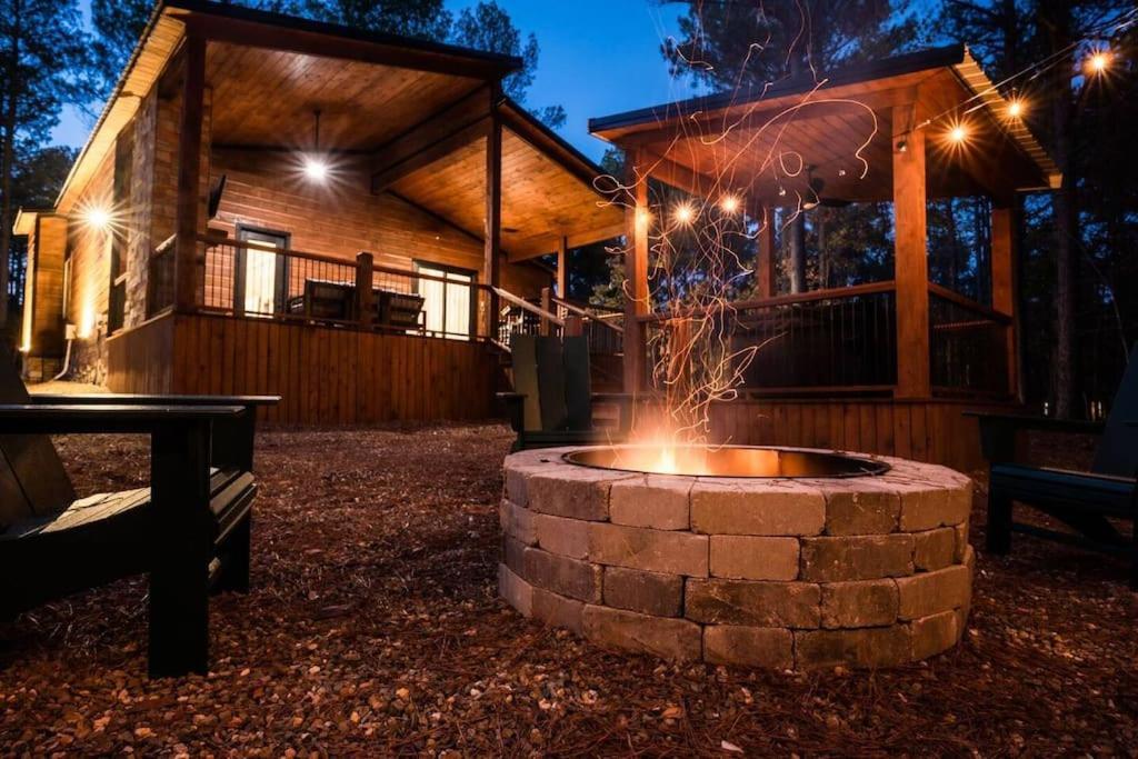 The Blaylock Cabin, 2 King, Hot Tub, Pet Friendly! ブロークン・ボウ エクステリア 写真